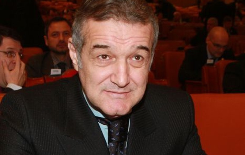 Gigi Becali a revenit în ţară: "Inima mea e frântă"