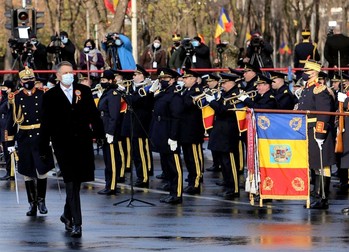 Klaus Iohannis la parada de 1 Decembrie. Foto: Dumitru Angelescu