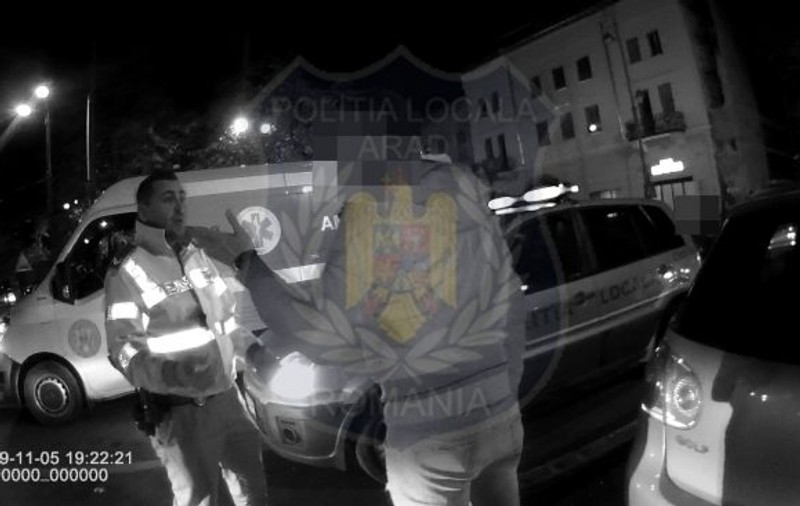 Polițist din Arad, lovit cu mașina de șoferul pe care îl amendase