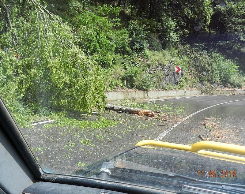«Transalpina Banatului», amenințată de viituri! Localnicii au sunat la 112