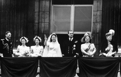 20 noiembrie 1947: Familia regală britanică apare la balconul palatului Buckingham, pentru a saluta mulțimea