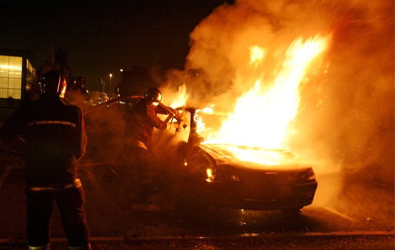 ȘOCANT! Un bărbat a murit carbonizat după ce s-a autoincendiat în mașină