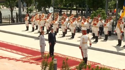 Nicușor Dan și președinta Republicii Moldova Maia Sandu, la Chișinău, în timpul ceremoniei de primire