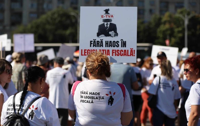 Protest al contabililor și economiștilor în București. Ministrul Boloș, după discuții: „Cea mai importantă concluzie este că vom mai dialoga”
