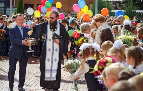 Cum a fost introdusă Religia în școli. Profesorul Emil Moise detaliază cronologia uneia dintre cele mai mari controverse din Educație