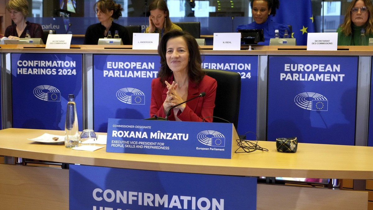 Roxana Mînzatu în timpul audierilor de la Bruxelles, la Parlamentul European