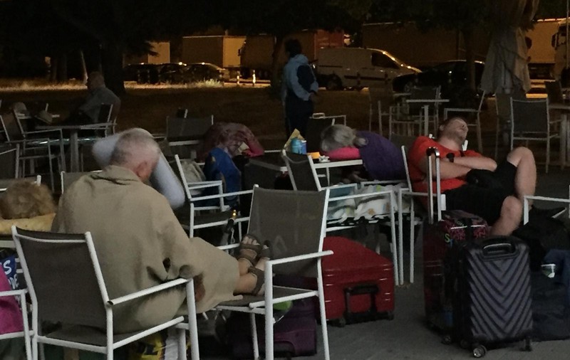 Zeci de români care se întorceau din Grecia, abandonați o noapte în vama Kulata, după ce autocarul s-a stricat