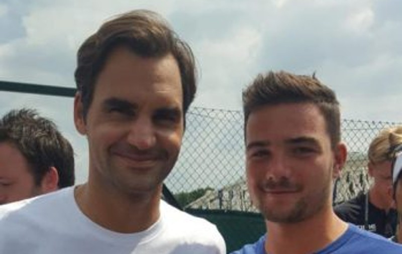 GALERIE FOTO / Cine este românul care s-a fotografiat cu Roger Federer la Wimbledon. Născut în Constanța, la fel ca Simona Halep