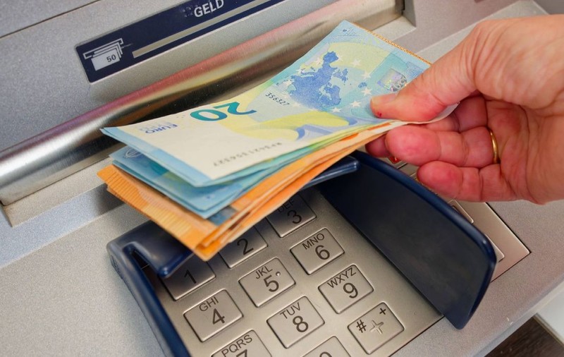 Băncile din România, de două ori mai hapsâne decât cele europene. Un leu din trei este profit net în sistemul nostru bancar din cauza dobânzilor mari