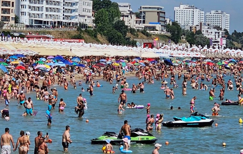 Plajele din Eforie, arhipline în ultima zi din iulie 2026. Cât costă o zi de plajă în zona de nord a litoralului românesc