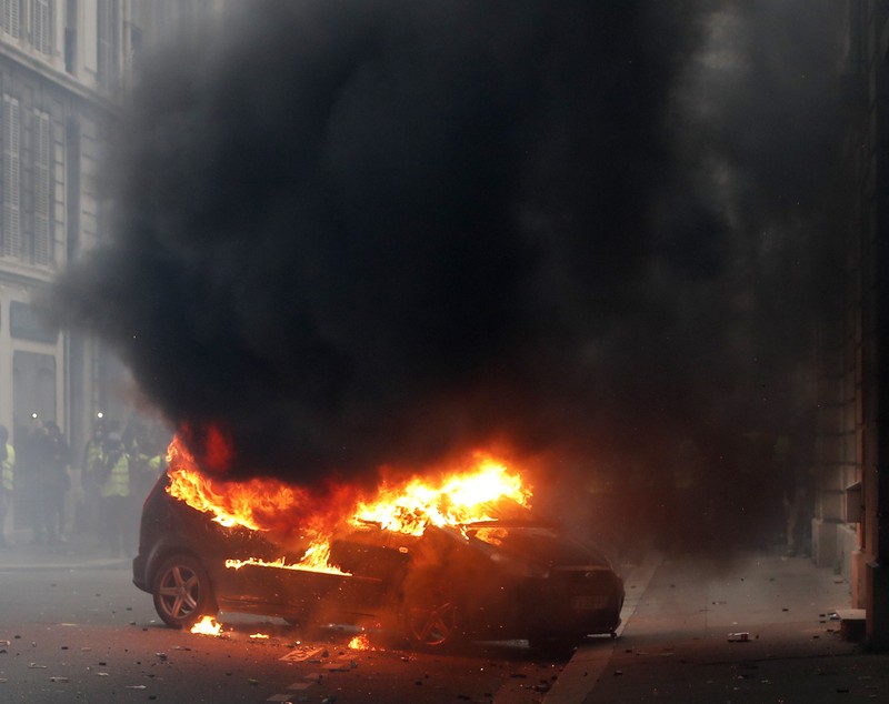 FOTO | Protestul "vestelor galbene" de la Paris în imagini. Cele mai impresionante fotografii surprinse în timpul violențelor din capitala Franței