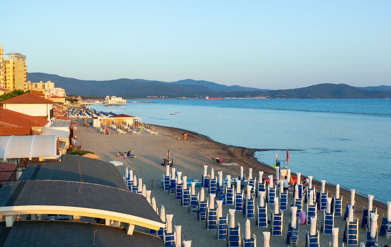 O româncă a murit după ce i s-a făcut rău în apă, pe o plajă din Italia, sub privirile oamenilor