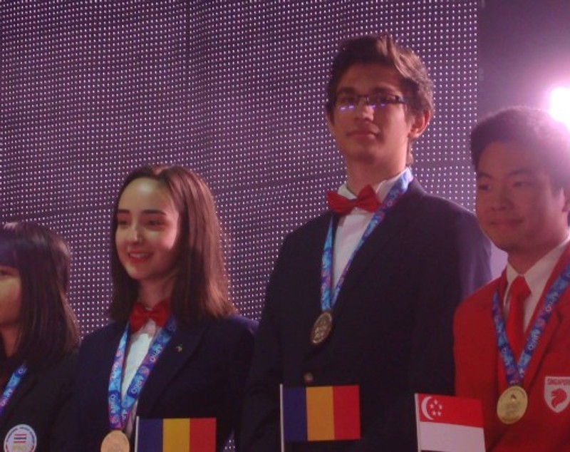 Trei elevi români, medaliați la Olimpiada Asiatică de Fizică