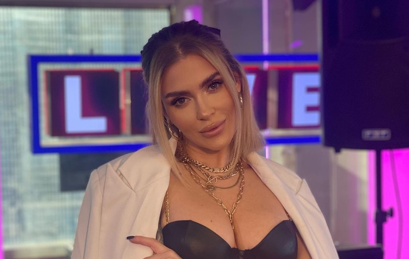 Oana Radu a ajuns la Paris pentru a-și trata vocea. „Sper să mă ajute să descopăr. De vreo patru ani durează fenomenul”