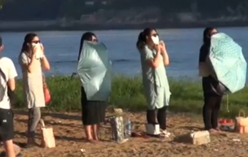 DIETA CU... SOARE! Zeci de tinere spun că mănâncă mai puțin sau DELOC