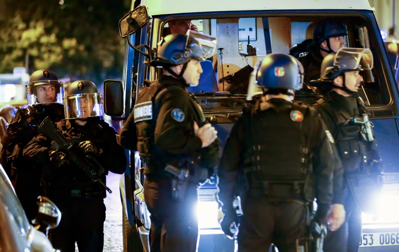 Cum au reacționat candidații la alegerile din Franța la atacul de pe Champs Elysees