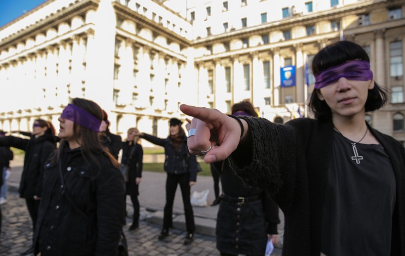 Protest față de violența asupra femeilor, de 1 martie. „Am început să credem că e normal să fii pipăită în autobuz”