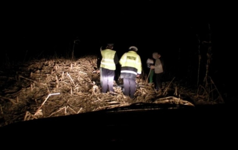 Cioban constănțean fugărit cu focuri de armă. I-ar fi amenințat cu furca pe polițiști și a fost împușcat în picior
