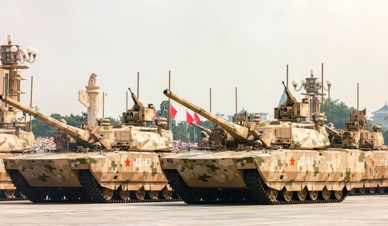Tancurile de tip 100 ale formației de asalt terestru, inspectate în timpul paradei militare de Ziua Victoriei, pe 3 septembrie 2025, la Beijing, China., Foto: Profimedia Images