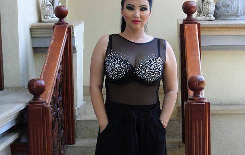Adriana Bahmuţeanu, ŢINTA UNUI BĂRBAT CELEBRU DIN SHOWBIZ. "Mi-a trimis un buchet de flori, am stat de vorbă şi e un tip ok."