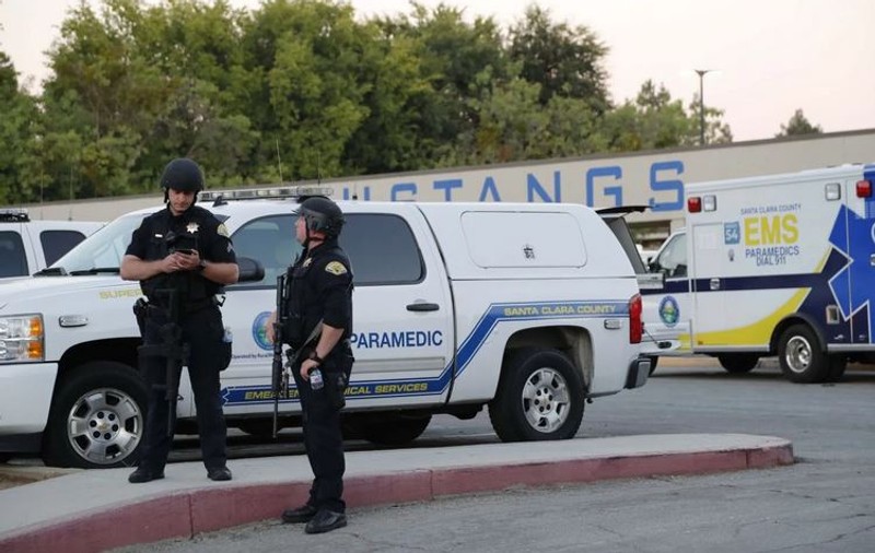 Medic legist: Autorul atacului armat de la festivalul din California s-a sinucis. Polițiștii susțineau că ei l-au anihilat