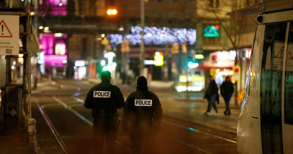 Sute de polițiști pe urmele atacatorului din Strasbourg