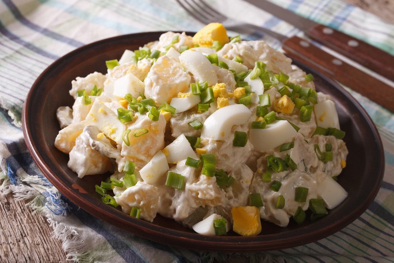 Salata orientală cu ceapă verde