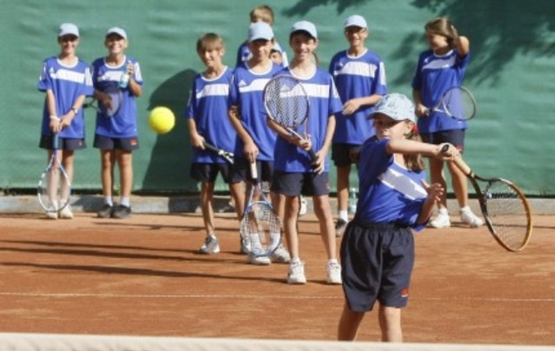 Zeci de mici tenismani din toată lumea se vor ”bate” în prima ediţie a trofeului ”Argeş Cup”
