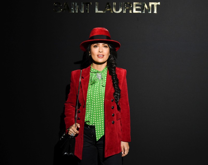 Salma Hayek, cu pantalonii desfăcuți la un eveniment moden. A pățit-o când se aștepta mai puțin | FOTO