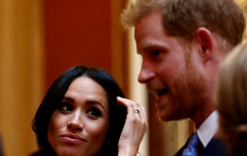 VIDEO | Meghan Markle a încălcat din nou protocolul regal printr-un gest neașteptat față de prințul Harry
