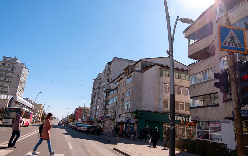 În plină pandemie, apa din Bacău se dă cu țârâita și fără presiune. Director al Companiei de Apă: ”Din cauza căldurii și secetei”