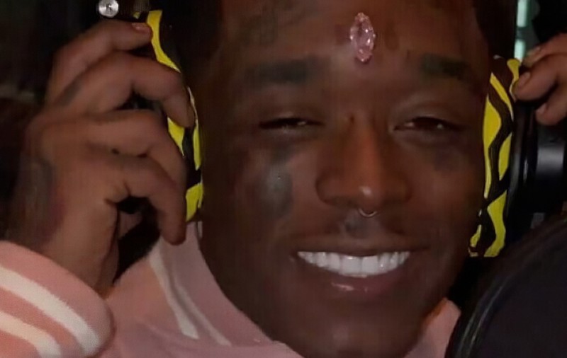 Rapperul Lil Uzi Vert, lăsat fără diamantul de 24 de milioane de dolari din frunte în timpul unui concert. „Mi l-au smuls fanii”
