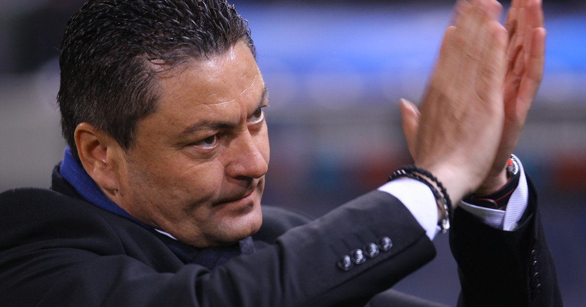 Ultima dată antrenor interimar la Foolad, în prima ligă iraniană, Ilie Stan o va pregăti în sezonul viitor pe Gloria Buzău, echipă proaspăt promovată în Liga a II-a, informează sptfm.ro.