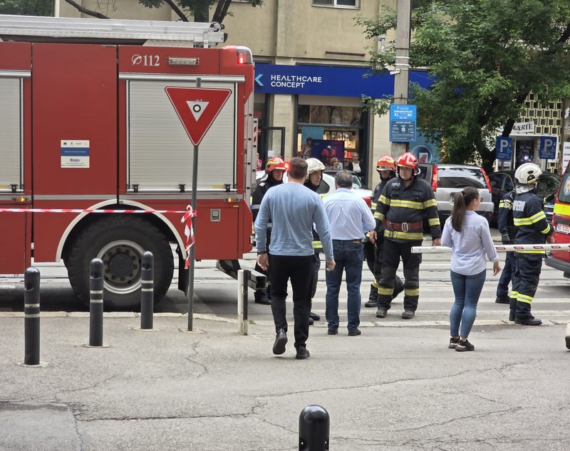 Un lift s-a prăbușit în clădirea Ministerului Transporturilor: 5 persoane au fost transportate la spital
