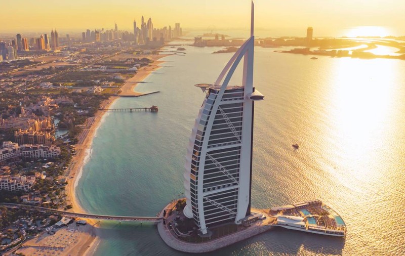 Simbolul luxului bling-bling din Dubai, unde o noapte poate costa 5.000 de euro, își închide porțile după 27 de ani în care a fost deschis non-stop