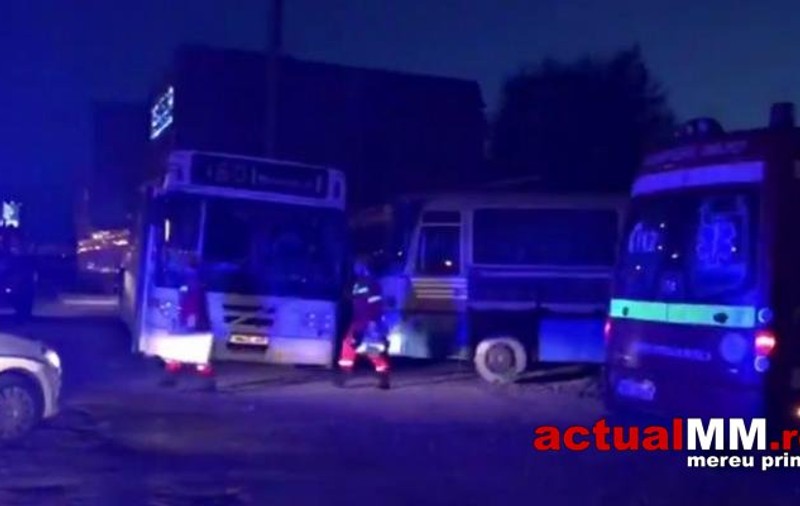 A murit după ce autobuzul căruia îi schimba roata a căzut peste el