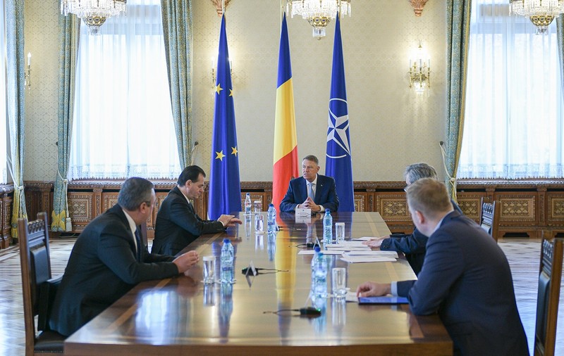 Klaus Iohannis a anunţat restricţiile de circulaţie şi pe timpul zilei. Bătrânii nu mai au voie să iasă deloc. Ordonanţa militară intră în vigoare de miercuri