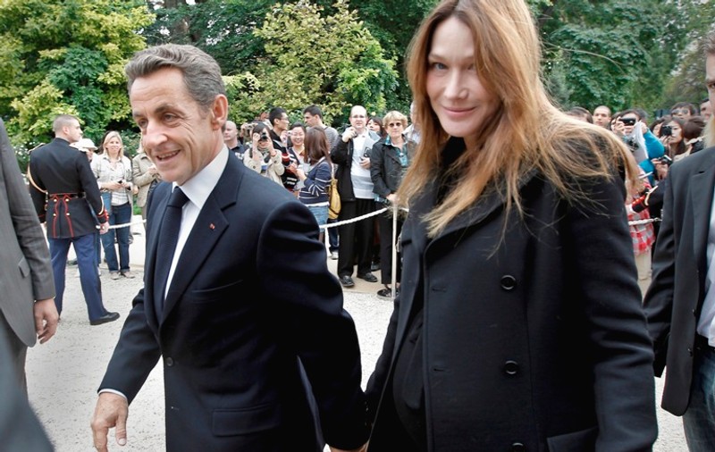 Carla Bruni şi fetiţa se simt bine. Ce nume credeţi că i s-ar potrivi micuţei?