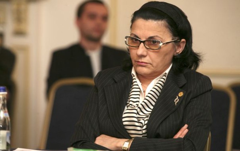 Iohannis spune că va dura până va lua o decizie în privinţa Ecaterinei Andronescu la ministerul Educaţiei. Ce a discutat cu aceasta, la Politehnică