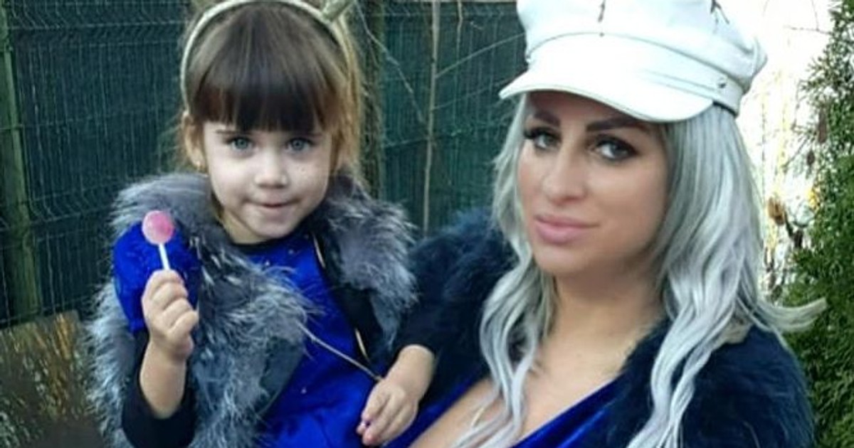 A ieșit tam-tam după ce s-a aflat că Sânziana Buruiană își alăptează încă fetița la 3 ani. Blonda a ripostat imediat | FOTO