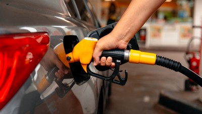 șofer-alimentare-masina