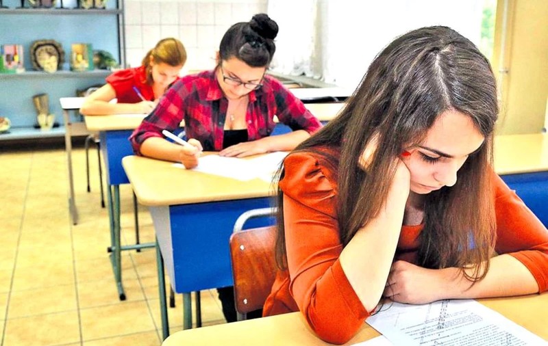 Monica Anisie: Elevii bolnavi de COVID-19 , în izolare sau cu alte afecţiuni cronice vor da examenele după o procedură specială