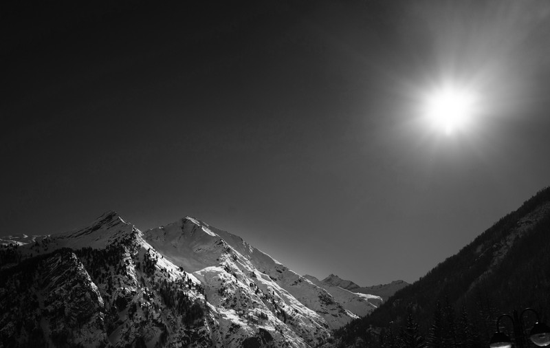 Doi alpiniști români au fost găsiți morți, pe fundul unei crevase din Masivul Gran Paradiso, în Alpii italieni