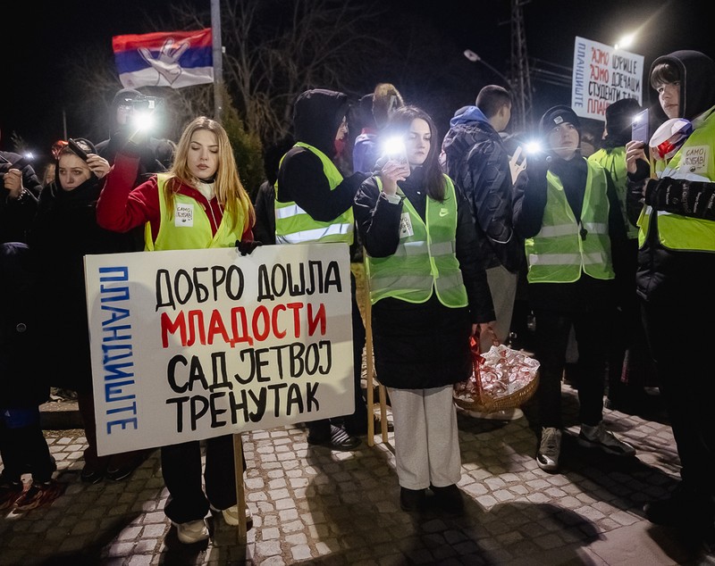 Cum protestează studenții sârbi prin marș și de ce strigă numele Laurei Kovesi