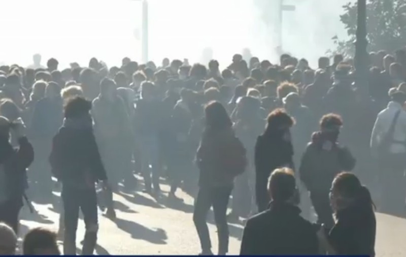 Manifestații violente în Paris. Autoritățile au intervenit cu gaze lacrimogene | VIDEO
