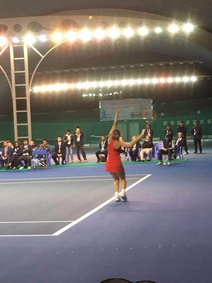 Simona Halep, servind