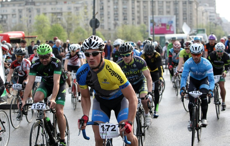 Cicliștii au înconjurat Casa Poporului! Start la Bucharest Bike Break