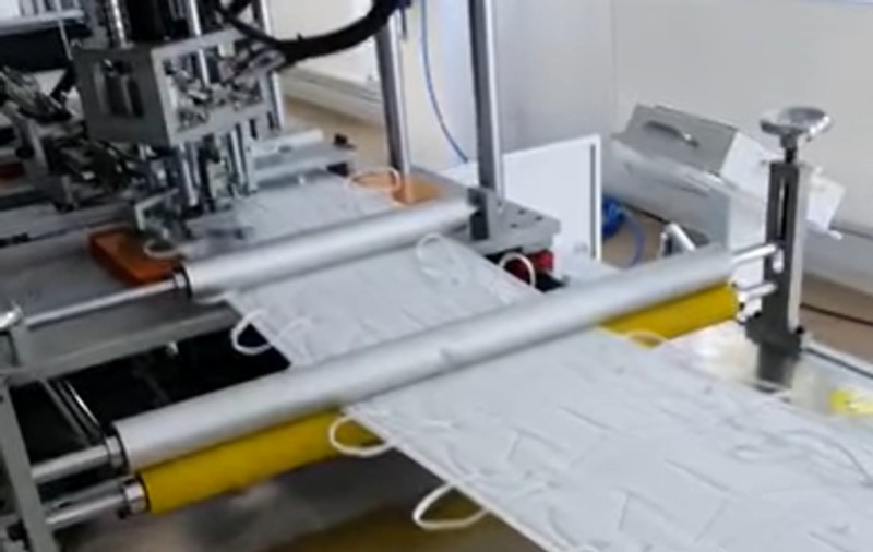 Video  |De la arme la echipamente medicale. Fabrica de armament a statului produce măști de protecție