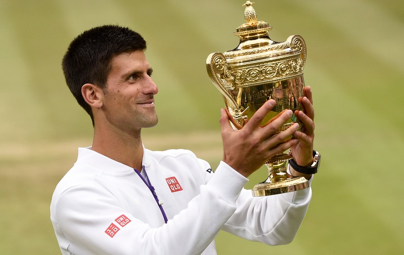 NOVAK DJOKOVICI, campion la Wimbledon, după un meci spectaculos cu ROGER FEDERER. ^Liderul mondial a evoluat iute, plat și eficient şi a câştigat 2,6 milioane de euro. Federer n-a mai câștigat un titlu de Mare Șlem din 2012 / LIVE BLOG