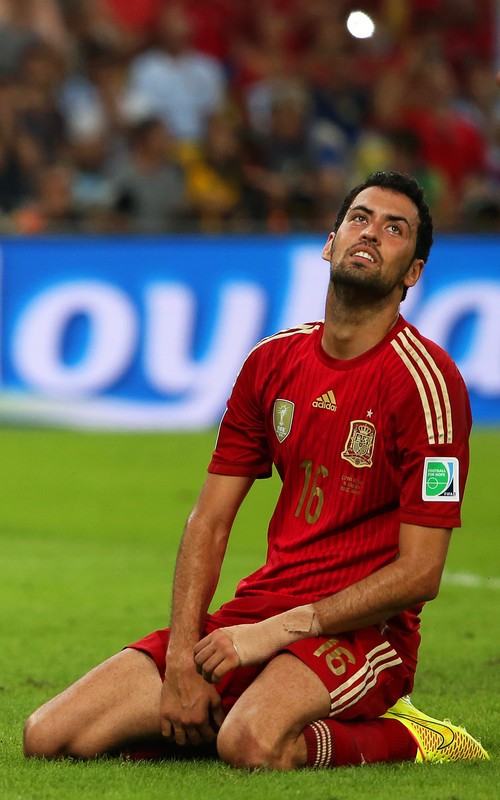 Sergio Busquets e un monument al deznădejdii FOTO: EPA